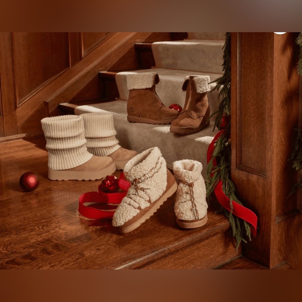dearfoams Cream Sherpa Lace-Up Women's Booties